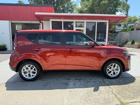 Used 2023 Kia Soul LX w/ Option Group 015 FWD image 10
