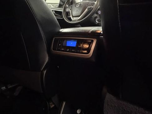 Used 2015 Toyota Highlander Plus FWD image 21