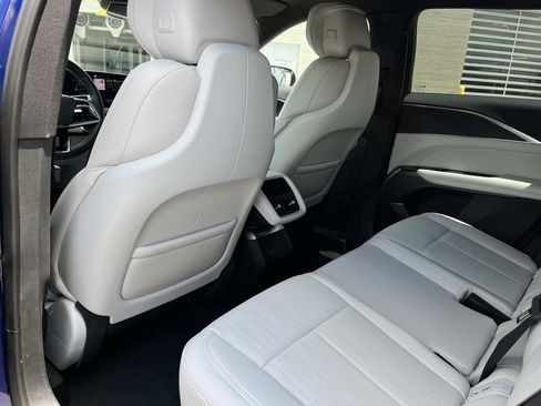 Used 2024 Cadillac Lyriq Luxury RWD image 20