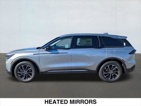 New 2026 Lincoln Nautilus Premier image 3