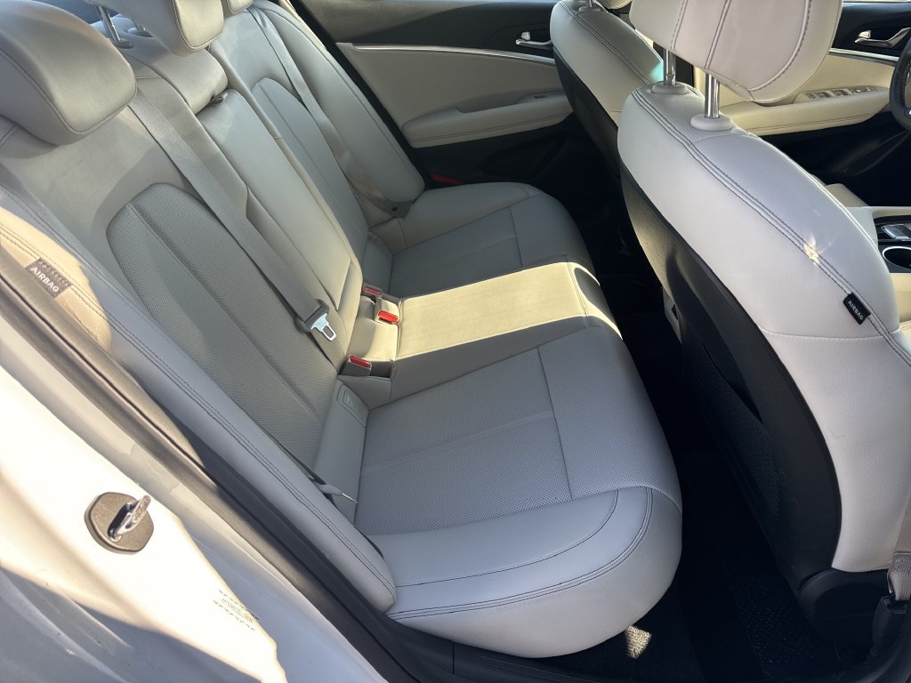 Used 2025 Genesis G70 2.5T RWD image 15