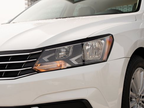 Used 2016 Volkswagen Passat 1.8T SE FWD image 30