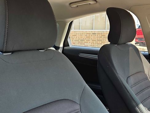 Used 2018 Ford Fusion SE FWD image 18
