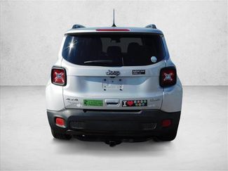 Used 2018 Jeep Renegade Latitude video 3