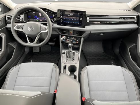 New 2025 Volkswagen Jetta SE image 9