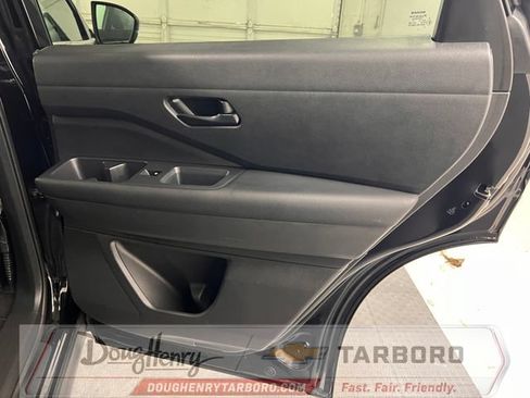 Used 2025 Nissan Pathfinder SV FWD image 37