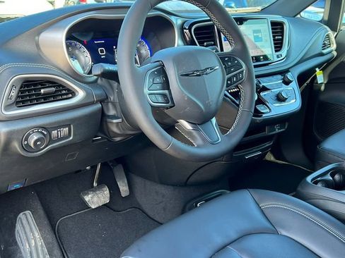 New 2026 Chrysler Pacifica Select image 20