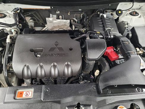 Used 2014 Mitsubishi Outlander SE FWD image 30