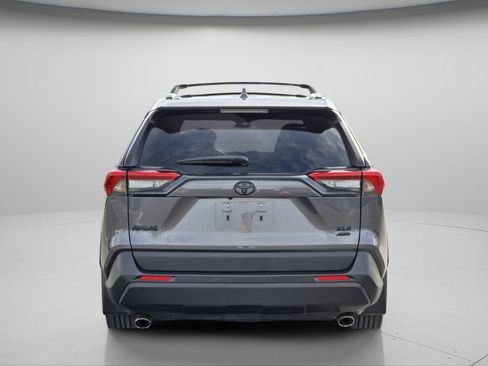 Used 2022 Toyota RAV4 XLE Premium AWD/4WD image 21