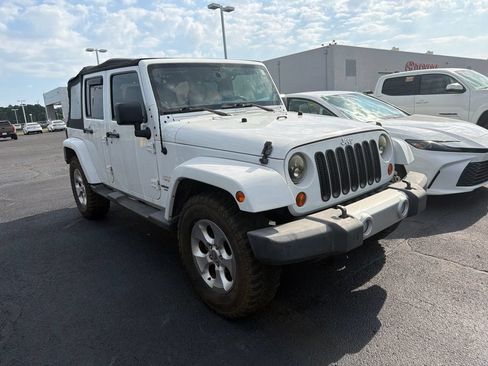 Used 2013 Jeep Wrangler Unlimited Sahara w/ Connectivity Group AWD/4WD image 2
