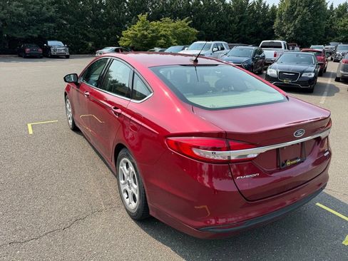 Used 2018 Ford Fusion SE FWD image 5