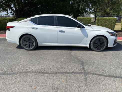 Used 2024 Nissan Altima 2.5 S FWD image 2
