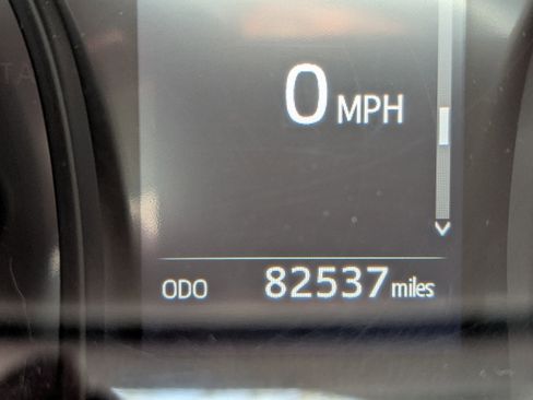 Used 2020 Toyota Camry SE image 5