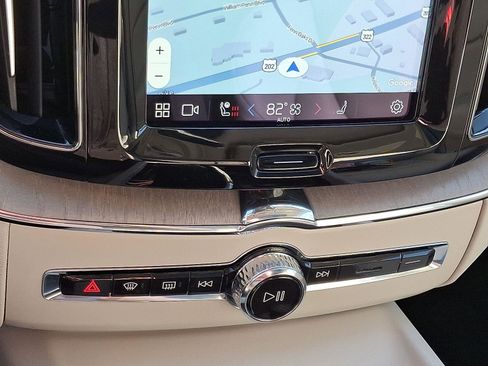 Certified 2023 Volvo XC60 B5 Plus w/ Climate Package image 17