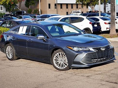 Used 2019 Toyota Avalon XLE image 3