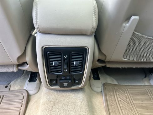 Used 2015 Jeep Grand Cherokee Overland AWD/4WD image 23