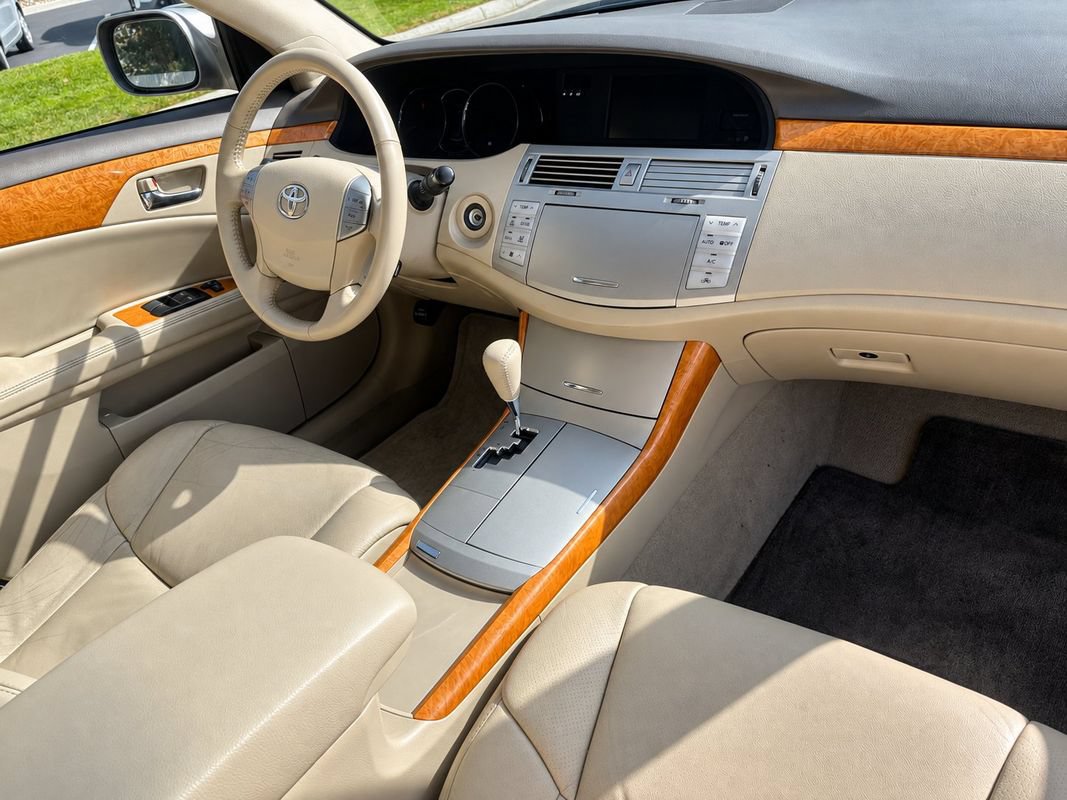 Used 2005 Toyota Avalon XLS FWD image 8