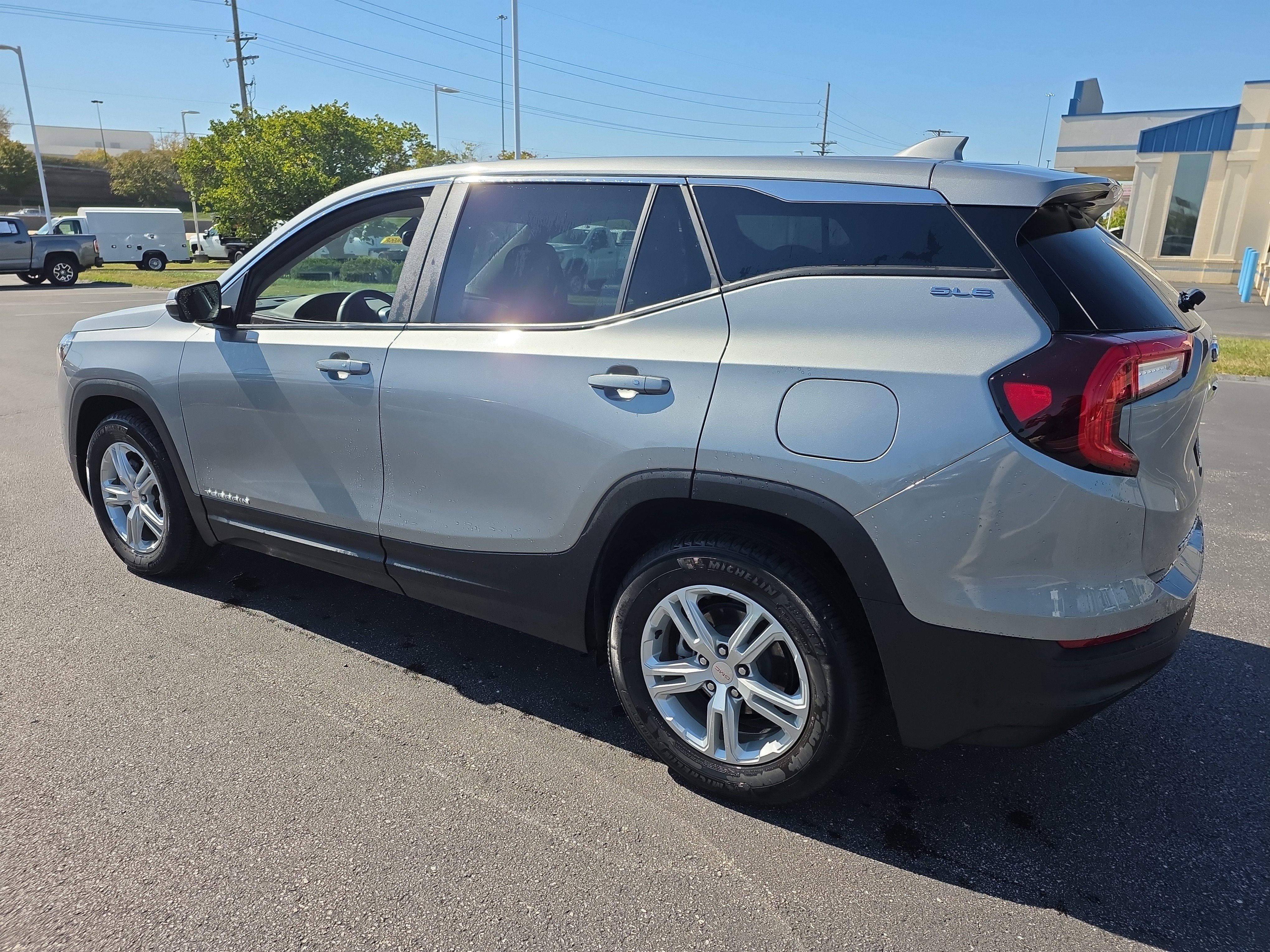 Used 2023 GMC Terrain SLE FWD image 6