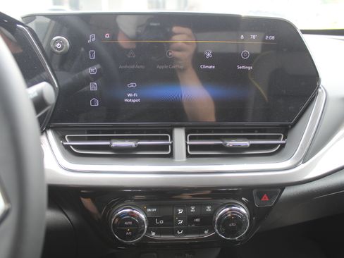 New 2026 Chevrolet Trax ACTIV w/ Driver Confidence Package FWD image 12
