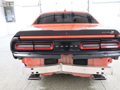 Used 2016 Dodge Challenger SRT RWD image 8