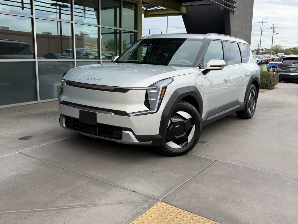 Used 2024 Kia EV9 Wind AWD/4WD image 2