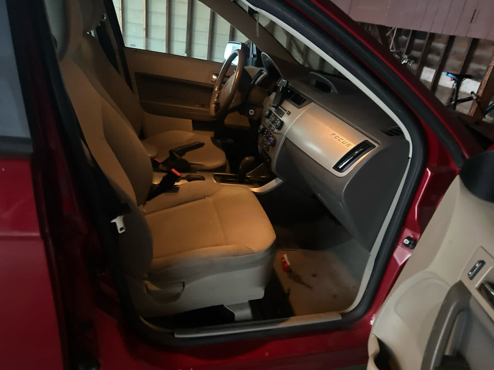 Used 2010 Ford Focus SES FWD image 9