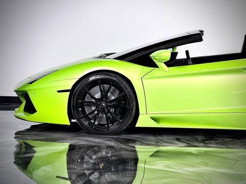 Used 2015 Lamborghini Aventador LP 700-4 image 3
