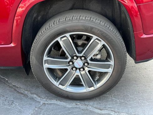 Used 2017 GMC Acadia Denali w/ Technology Package AWD/4WD image 7