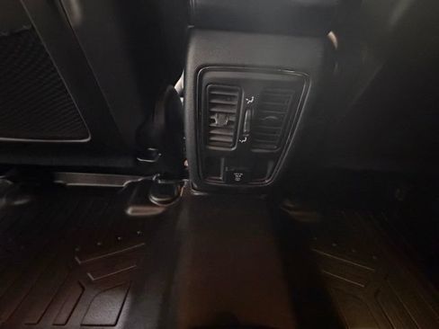 Used 2018 Jeep Grand Cherokee Altitude AWD/4WD image 24