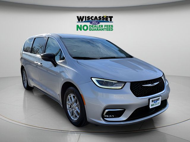 Used 2024 Chrysler Pacifica Touring-L FWD image 24