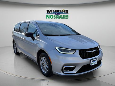 Used 2024 Chrysler Pacifica Touring-L FWD image 24