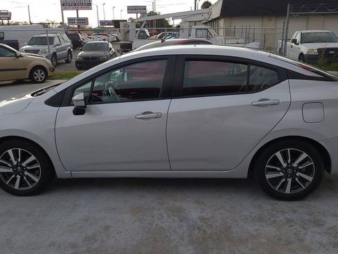 Used 2021 Nissan Versa SV FWD image 5