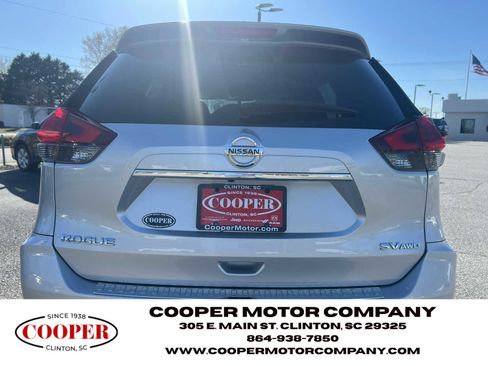 Used 2018 Nissan Rogue SV w/ Premium Package image 7