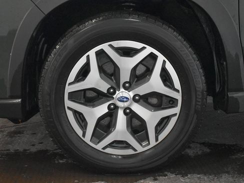 Used 2024 Subaru Forester Premium image 9