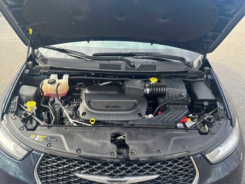 Used 2023 Chrysler Pacifica Touring-L image 23