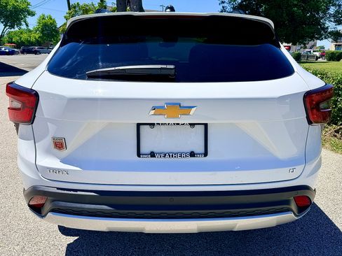 Used 2024 Chevrolet Trax LT w/ Driver Confidence Package FWD image 10