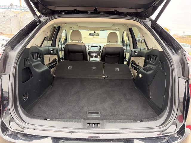 Used 2017 Ford Edge Titanium w/ Equipment Group 301A AWD/4WD image 44