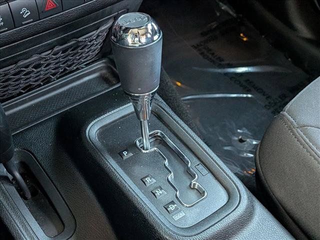 Used 2018 Jeep Wrangler Sport AWD/4WD image 12