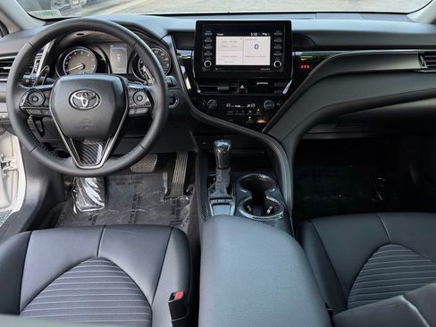 Used 2022 Toyota Camry SE w/ Convenience Package FWD image 28