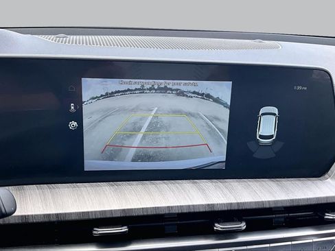 Used 2024 Kia Telluride EX w/ EX Captain's Chair Package FWD image 24