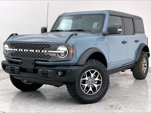 Used 2023 Ford Bronco Badlands image 15