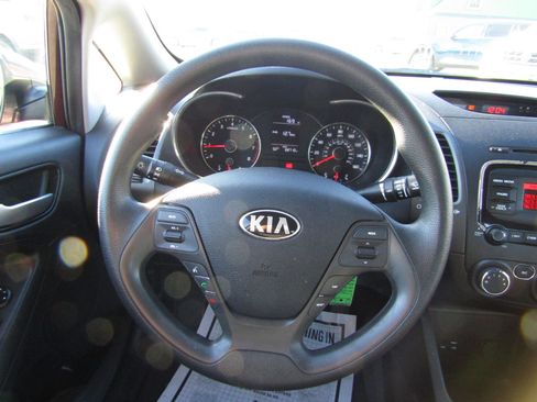 Used 2018 Kia Forte LX image 9
