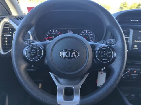 Used 2021 Kia Soul LX image 17