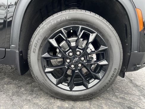 Used 2025 Chevrolet Traverse LT w/ Midnight/Sport Edition image 9