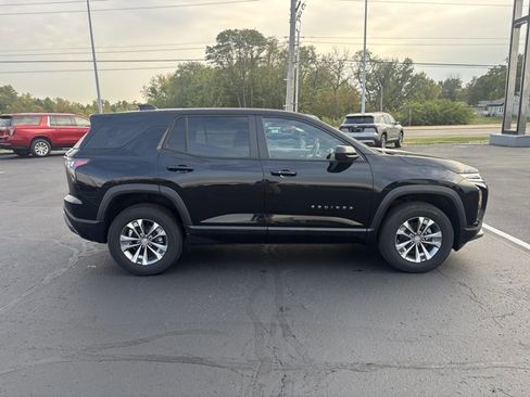 Used 2025 Chevrolet Equinox LT image 2