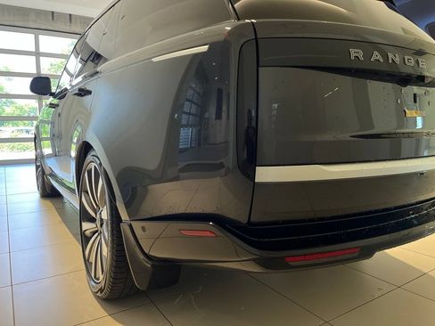 Used 2024 Land Rover Range Rover SV AWD/4WD image 17