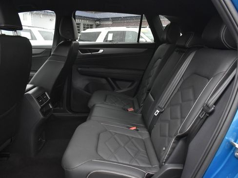 Used 2024 Volkswagen Atlas Cross Sport SE image 16