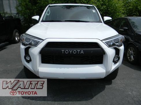 Used 2023 Toyota 4Runner SR5 Premium w/ Moonroof Package AWD/4WD image 4