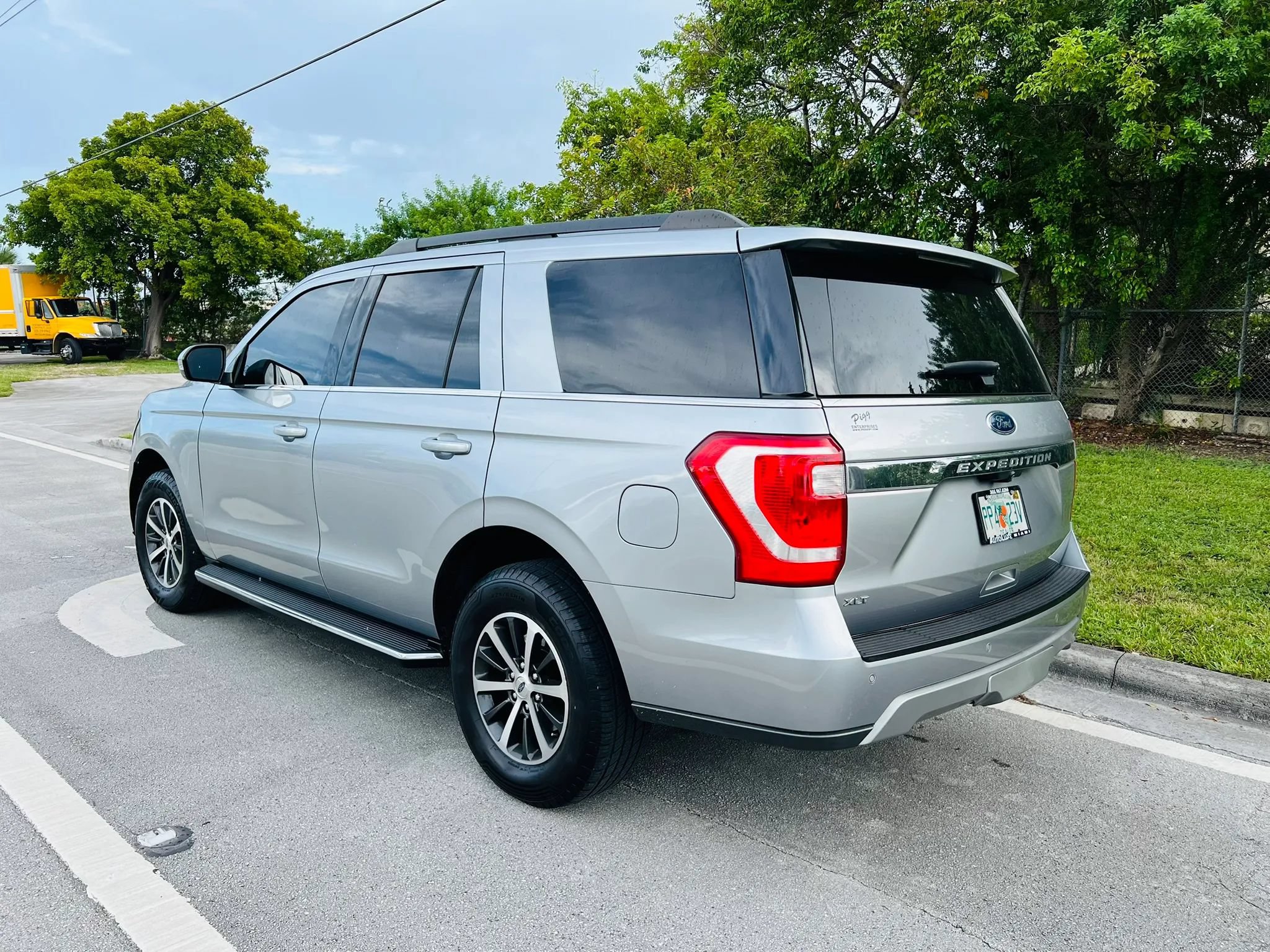 Used 2020 Ford Expedition XLT w/ Equipment Group 202A RWD image 3