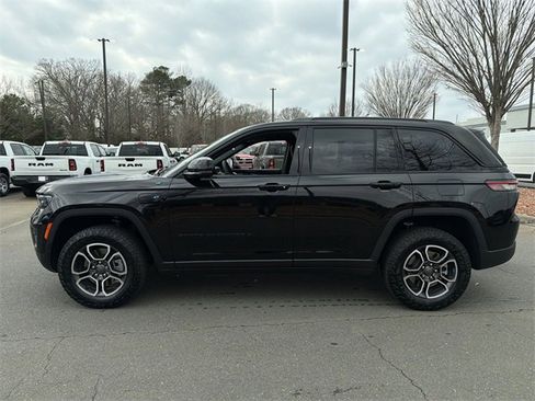 Used 2023 Jeep Grand Cherokee Trailhawk image 10
